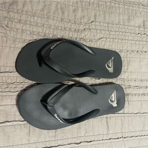 Men’s Size 12/13 Black Quiksilver Flip Flops